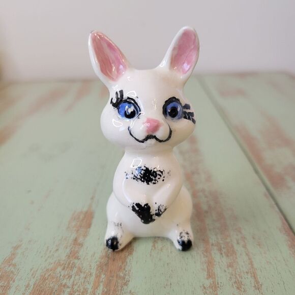 Kitschy Vintage Handpainted Hobbyist Anthropomorphic Bunny Rabbit Figurine - Picture 5 of 10